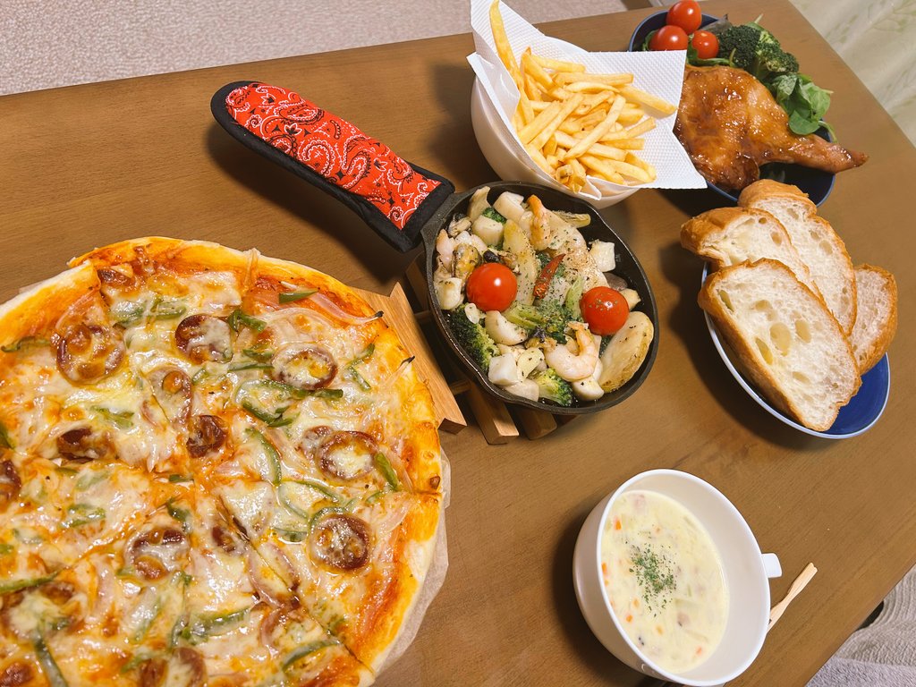 cyprus_tone's tweet photo. メリー���リスマス
作るのに時間かかったけど
美味しかったぁ〜
今年も残すところあと少し
#クリスマスケーキ
#クリスマス料理 https://t.co/tmaSay2W3C