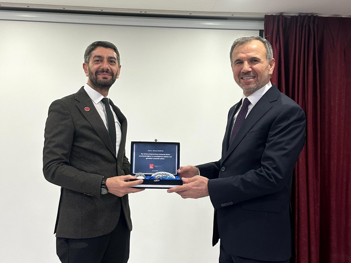 📍İstanbul-Gaziosmanpaşa 

Yoğun bir bütçe sürecinin ardından yeniden teşkilatımızla buluştuk. 

Gaziosmanpaşa İlçe Divanında teşkilat mensuplarımızla bir araya gelerek gündemdeki gelişmeleri, parti çalışmalarımızı ve ülkemizin geleceğini konuştuk. 

İlçe Başkanımız Sn. İsa