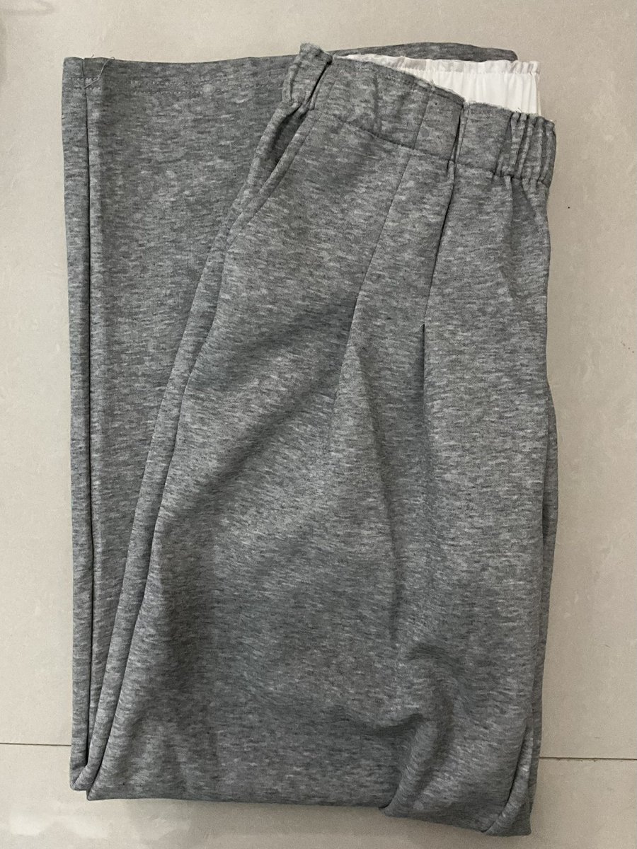 Sibisibiy's tweet image. 23 begins 
Wendy pants
Price : 360
Size : L
เอว : 27-38
ยาว : 41

#ส่งต่อ #ส่งต่อเสื้อผ้ามือสอง #เสื้อผ้ามือสอง #ส่งต่อเสื้อผ้า #กระเป๋ามือสอง #ส่งต่อstylist #ส่งต่อเสื้อผ้ามือ2 #โล๊ะตู้ #stylistshop #bemingbkk #sisterfabric #chuuchop #ส่งต่อchuuchop #chuuchopส่งต่อ #23begins