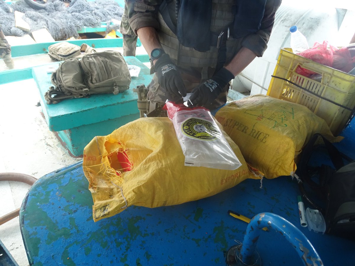 أعلنت القوات البحرية المشتركة (CMF)، بقيادة المملكة العربية السعودية، عن إحباط عملية تهريب جديدة في بحر العرب جنوب اليمن، أسفرت عن ضبط ومصادرة شحنة مخدرات تُقدَّر قيمتها بأكثر من 142 مليون دولار، كانت على متن عدة سفن.

#اليمن