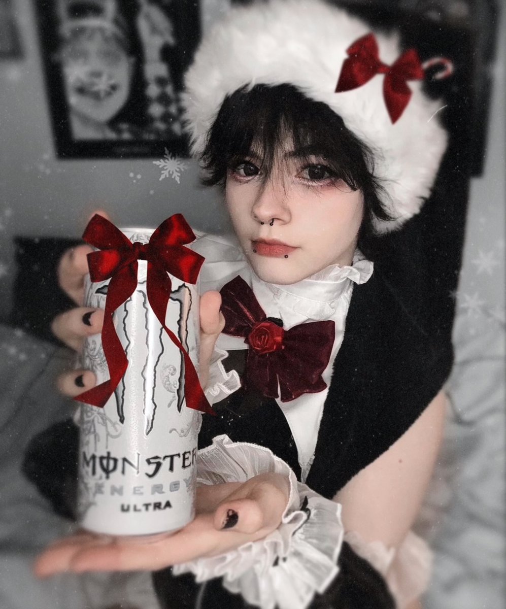 pxppycorpse's tweet image. MERRY CHRISTMAS EVERYONE!! 🖤🐾