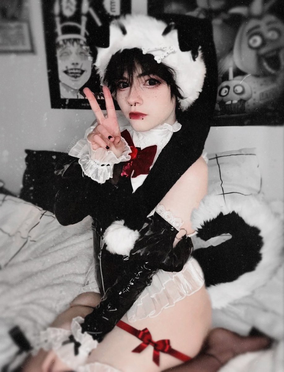 pxppycorpse's tweet image. MERRY CHRISTMAS EVERYONE!! 🖤🐾