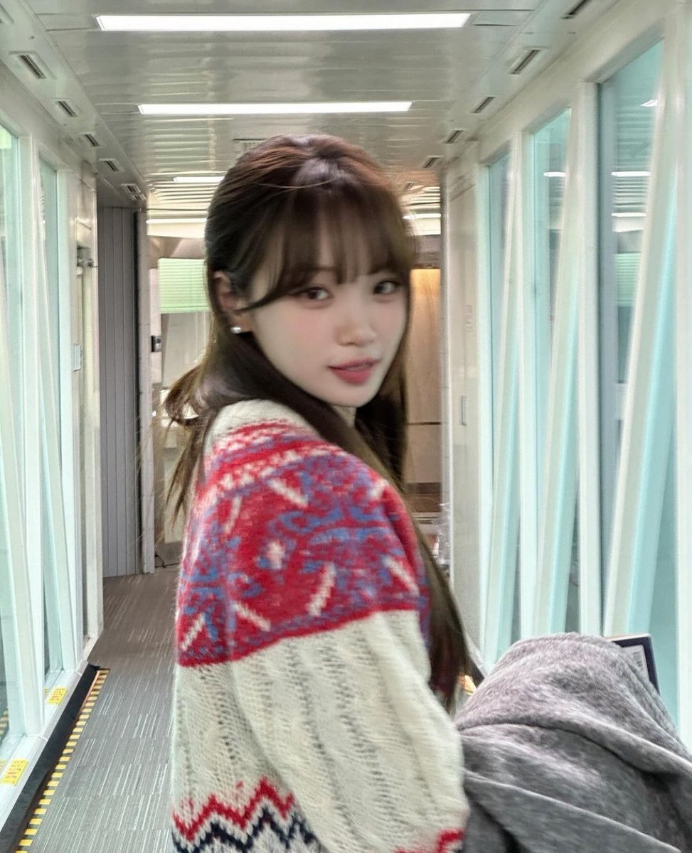 kim chaewon pics tweet media