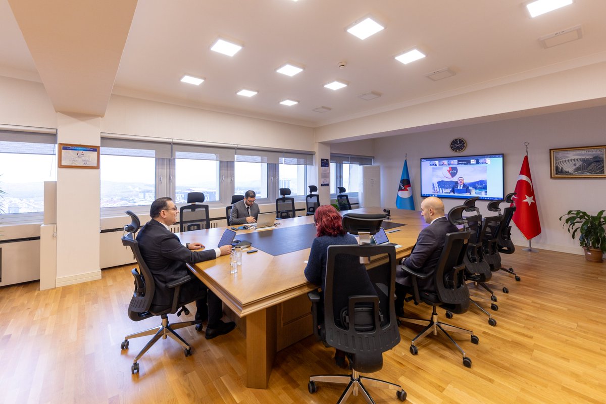 #TESAB tarafından düzenlenen 5. Enerjide Dijital Dönüşüm Panelleri ( #EDD2025 ) başladı. Çevrimiçi olarak gerçekleştirilen ve üç gün sürecek etkinlikte, enerji sektörünün dijital dönüşüm yol haritası kapsamlı biçimde ele alınıyor.
⚡️
Detaylar için👇🏻;
euas.gov.tr/haberler/enerj…