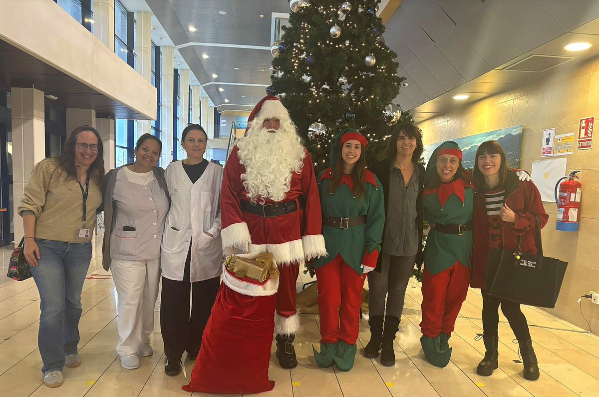 HospitaldeInca's tweet photo. 🧑🏼‍🎄 El Pare Noel i els seus ajudants ja han passat per l'Hospital d'Inca

❤️ Gràcies per repartir alegria

@SalutGOIB @humanizacionIB @javiurenam @manuelaG_Romero @FerrerXisco @incaciutat https://t.co/kMSJ1ByJIX