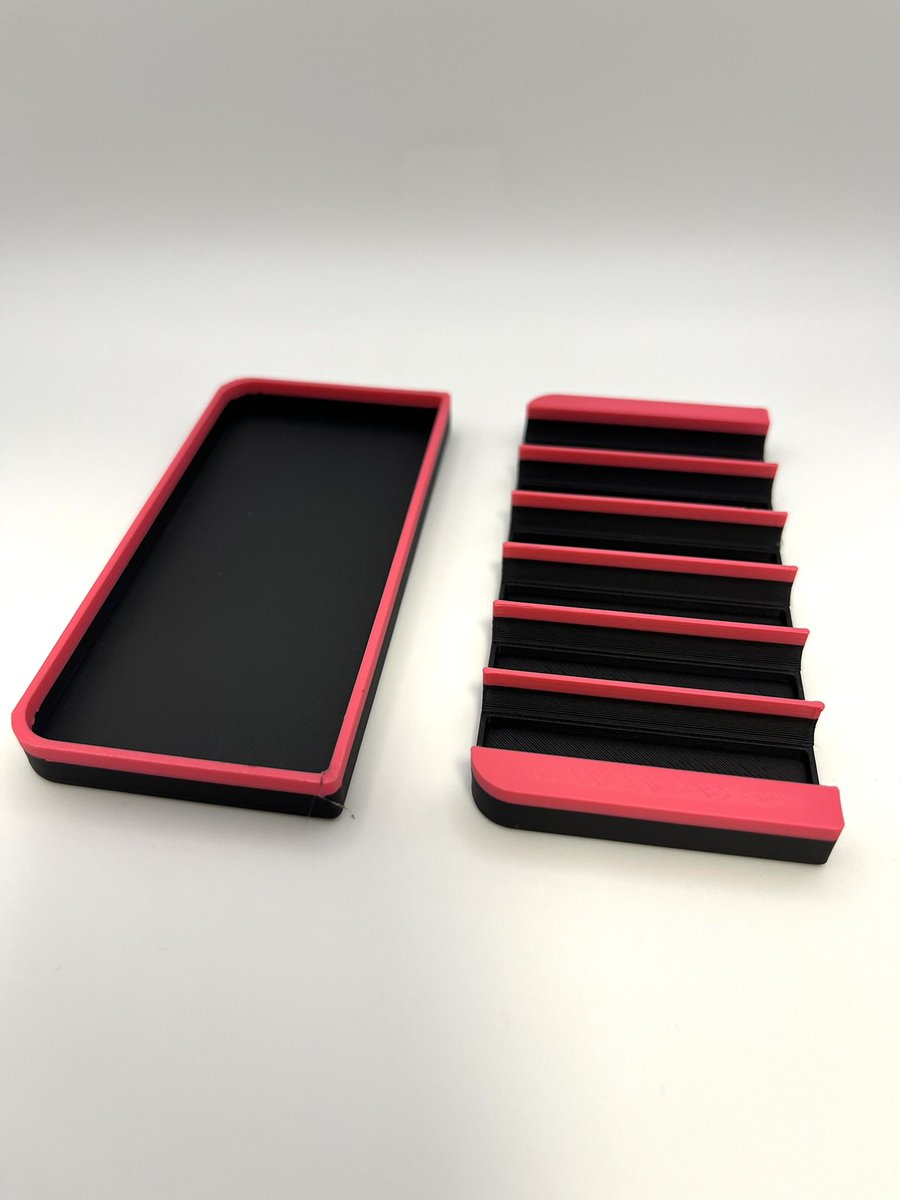 gattsufactory's tweet image. セミオーダー商品の紹介です^_^
ネオチャンプケースに仕切りあり2段と仕切り無し2段の組み合わせ
sikiri3ケースのインナーケースです
みなさんのミニ四駆ライフにあわせたケースをオーダーとか出来るので気軽ご相談ください
#ミニ四駆　#オーダーケース