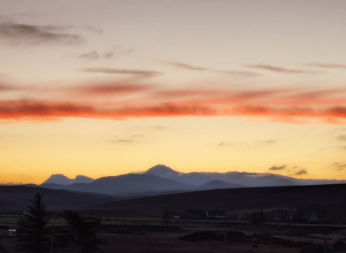 RedRiverCroft's tweet image. Clouds made of Christmas tinsel in the early dawn...

#ChristmasEve, South Erradale, Highlands of Scotland.
