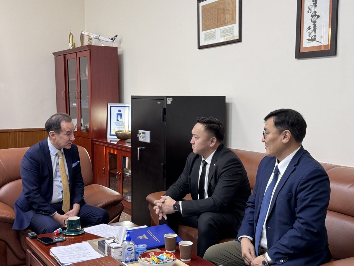 Өчигдөр үдэш сошиалд гарсан Дотолдын цэргийн … дугаар ангид болсон балмад үйл явдлын талаар Хүний эрхийн үндэсний комиссын Эрүү шүүлтээс урьдчилан сэргийлэх асуудал эрхэлсэн гишүүн Я.Цэлмэнтэй үдээс өмнө уулзаж, уг асуудалд анхаарал хандуулж, газар дээр нь очиж ажиллах шаардлага