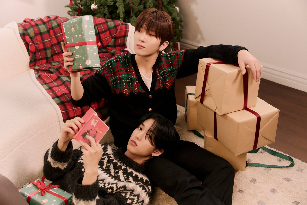 [📸]
𝑀𝑒𝑟𝑟𝑦 𝐶ℎ𝑟𝑖𝑠𝑡𝑚𝑎𝑠 🎄🎁
⠀
#TNX
#PNATION #피네이션