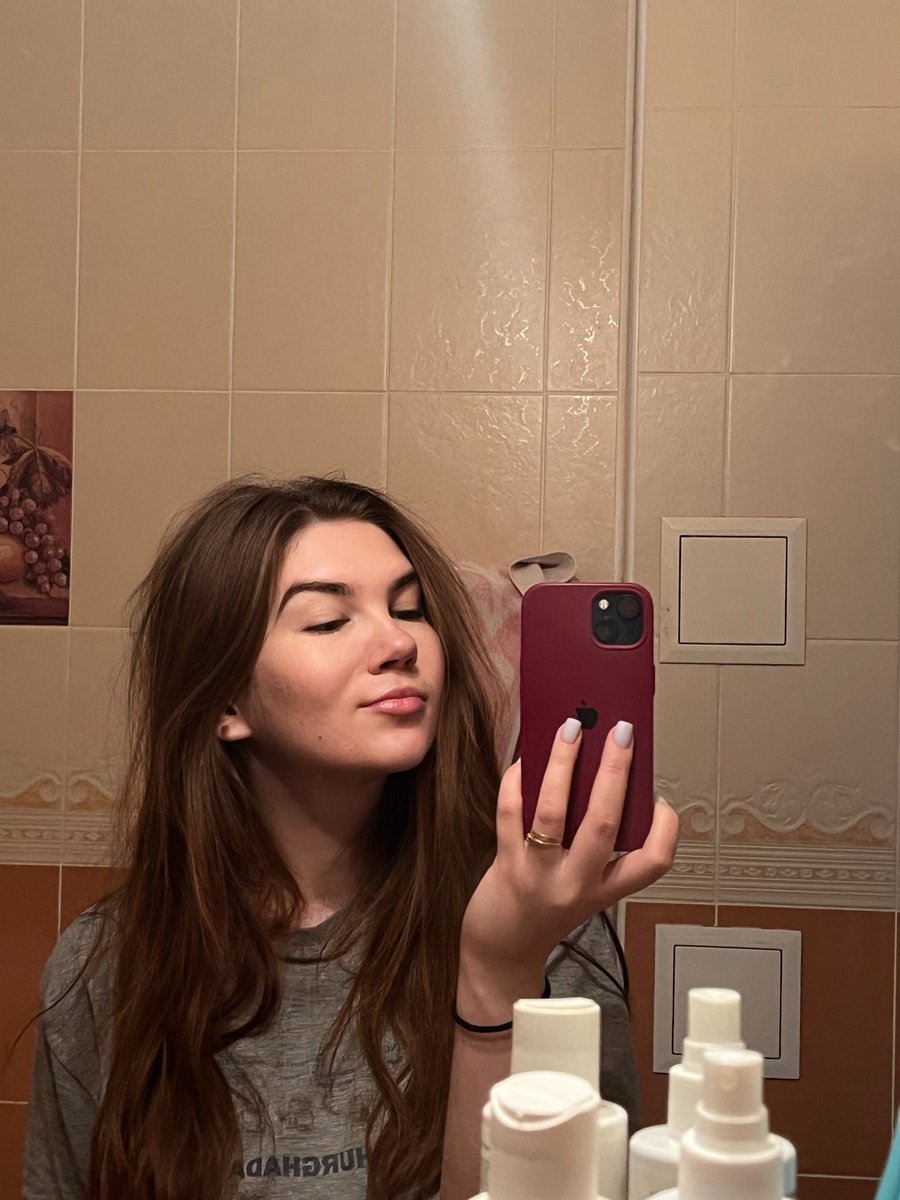 Call me Kárina tweet media