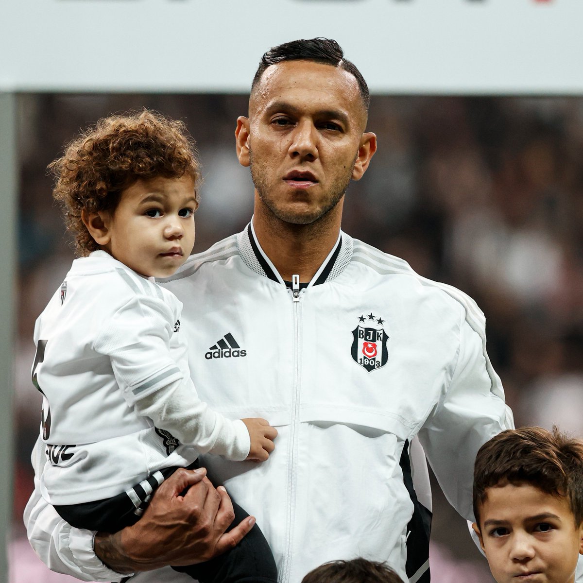 Josef de Souza: "Türkiye'de iki büyük kulüpte oynadım. Biri bana kapılarını açan Fenerbahçe'ydi, diğeri ise Suudi Arabistan'dan döndüğümde beni yeniden karşılayan Beşiktaş'tı. Türk futbolunda altı yıl geçirdikten sonra destekleyeceğim kulüp olarak Beşiktaş'ı seçtim.

Beşiktaş