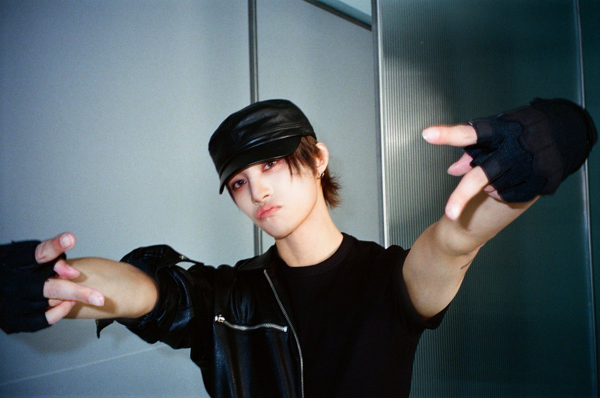 WayV_official's tweet image. frozen in time

#WayV #威神V #白色定格
#WayV_EternalWhite