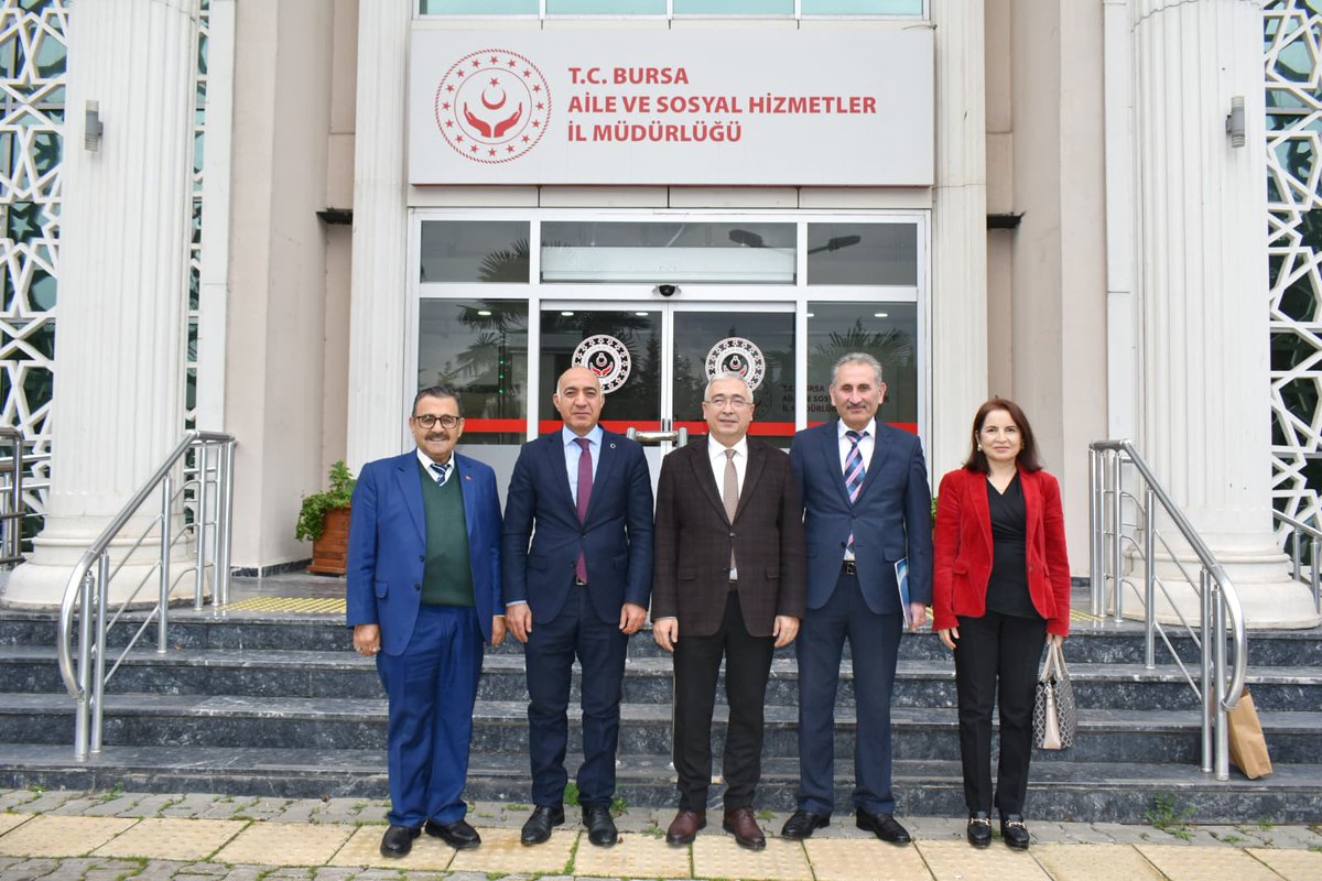 Aile ve Sosyal Hizmetler İl Müdürümüz 
Sn. Faruk Uysal'ı ziyaret ederek birlikte yapacağımız program ve projeleri konuştuk. 

İlgi ve alakalarından dolayı teşekkür ediyor, çalışmalarında başarılar diliyoruz.