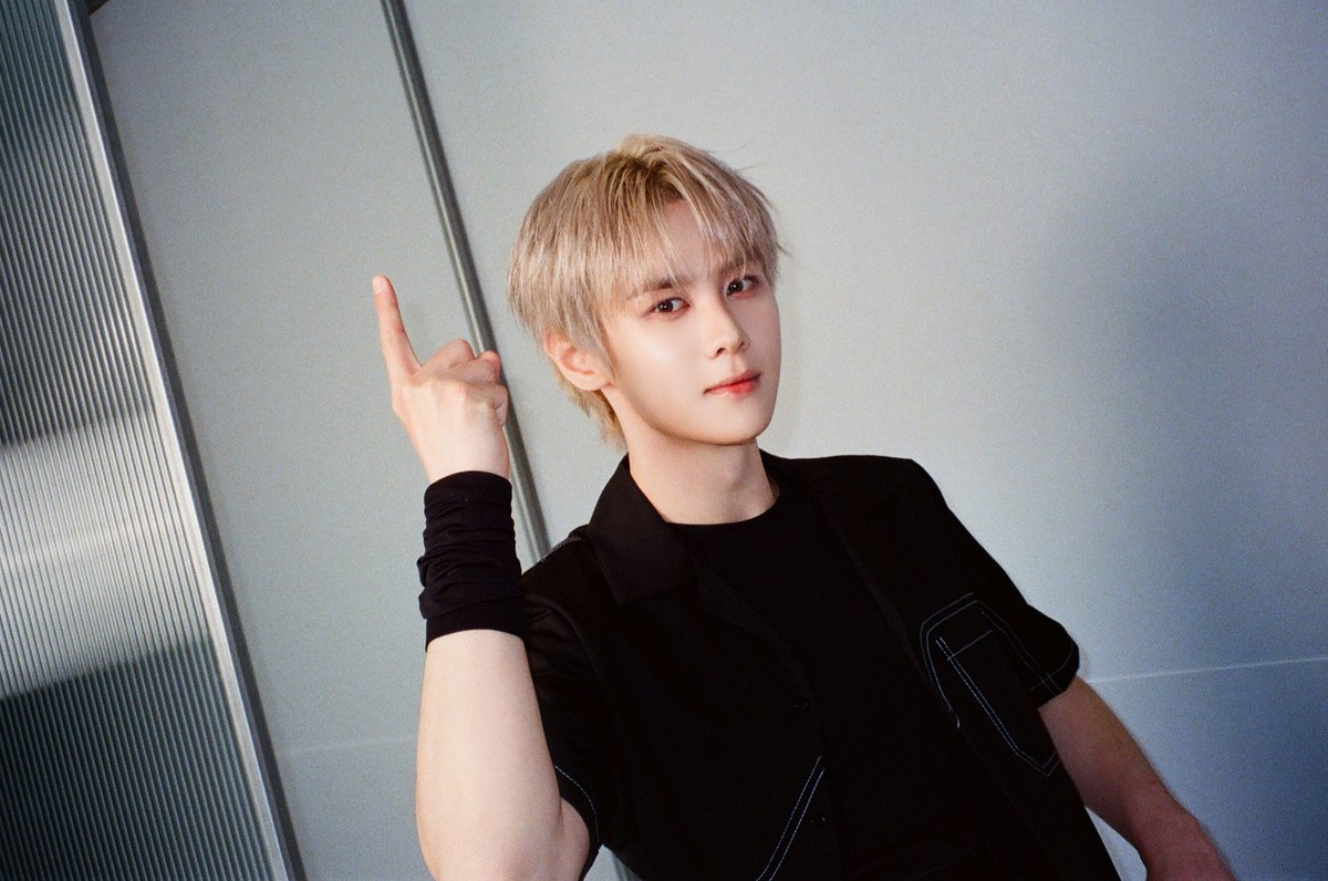 WayV_official's tweet image. frozen in time

#WayV #威神V #白色定格
#WayV_EternalWhite