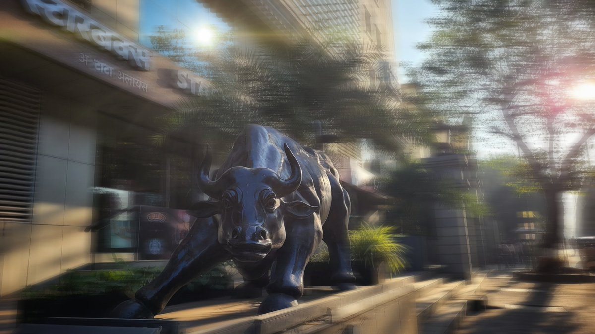 saiganesh_r's tweet photo. @Vyenky_Khatao @Theme_pic_India Bull stayed, Camera wandered. #theme_pic_India_panning https://t.co/OAPVbqj3If
