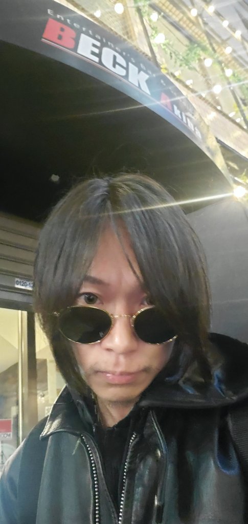 CookTsuchan's tweet image. BECK Akibaとうちゃーく🦅
蒼が似合うギターやな🐥
本当はマーシャル使いたいけどジャスコでがんばるます🐯