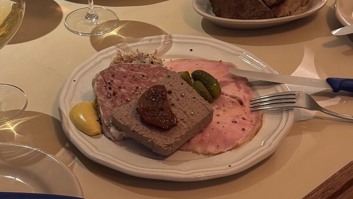 taguttyyy's tweet photo. 代々木上原にこんな素敵なお店あったなんて、、
ワインと絶品料理が楽しめる"lasebi"🍽️🥂
ここの料理どれもめちゃくちゃ美味しくて
しかもしっかりボリュームあるの最高すぎる！
ワインと相性抜群すぎてつい飲みすぎちゃう、、
駅から徒歩1分やし絶対また行く！！ https://t.co/1zGS5v0Xh9