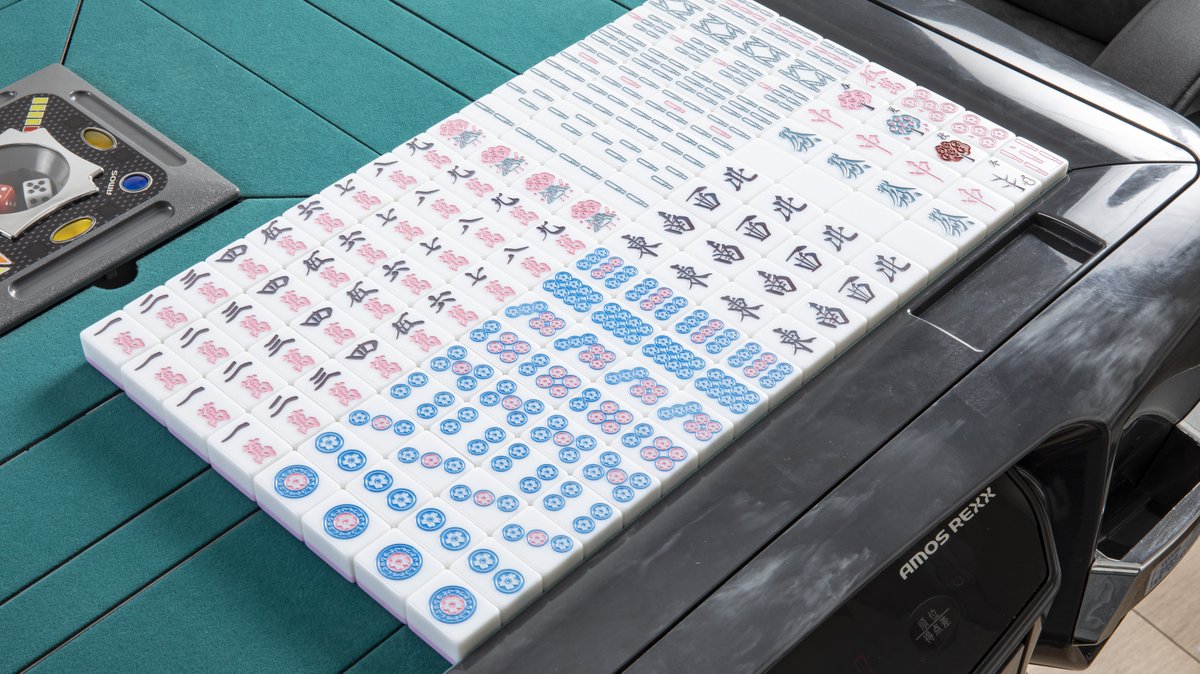 kadokawa_sk's tweet image. 🌸本日発売🌸

#堀慎吾 選手 完全プロデュース
サクラナイツ オリジナル麻雀牌
『サクラ牌』が発売開始。

ピンクのオリジナル背面色と
桜×サクラブレードモチーフ。

可愛らしさと本格仕様を両立した、
【限定200セット】の特別な麻雀牌です。

🔽URLはこちら🔽
store.kadokawa.co.jp/shop/g/g302410…

#サクラ牌