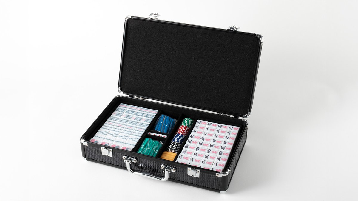 kadokawa_sk's tweet image. 🌸本日発売🌸

#堀慎吾 選手 完全プロデュース
サクラナイツ オリジナル麻雀牌
『サクラ牌』が発売開始。

ピンクのオリジナル背面色と
桜×サクラブレードモチーフ。

可愛らしさと本格仕様を両立した、
【限定200セット】の特別な麻雀牌です。

🔽URLはこちら🔽
store.kadokawa.co.jp/shop/g/g302410…

#サクラ牌