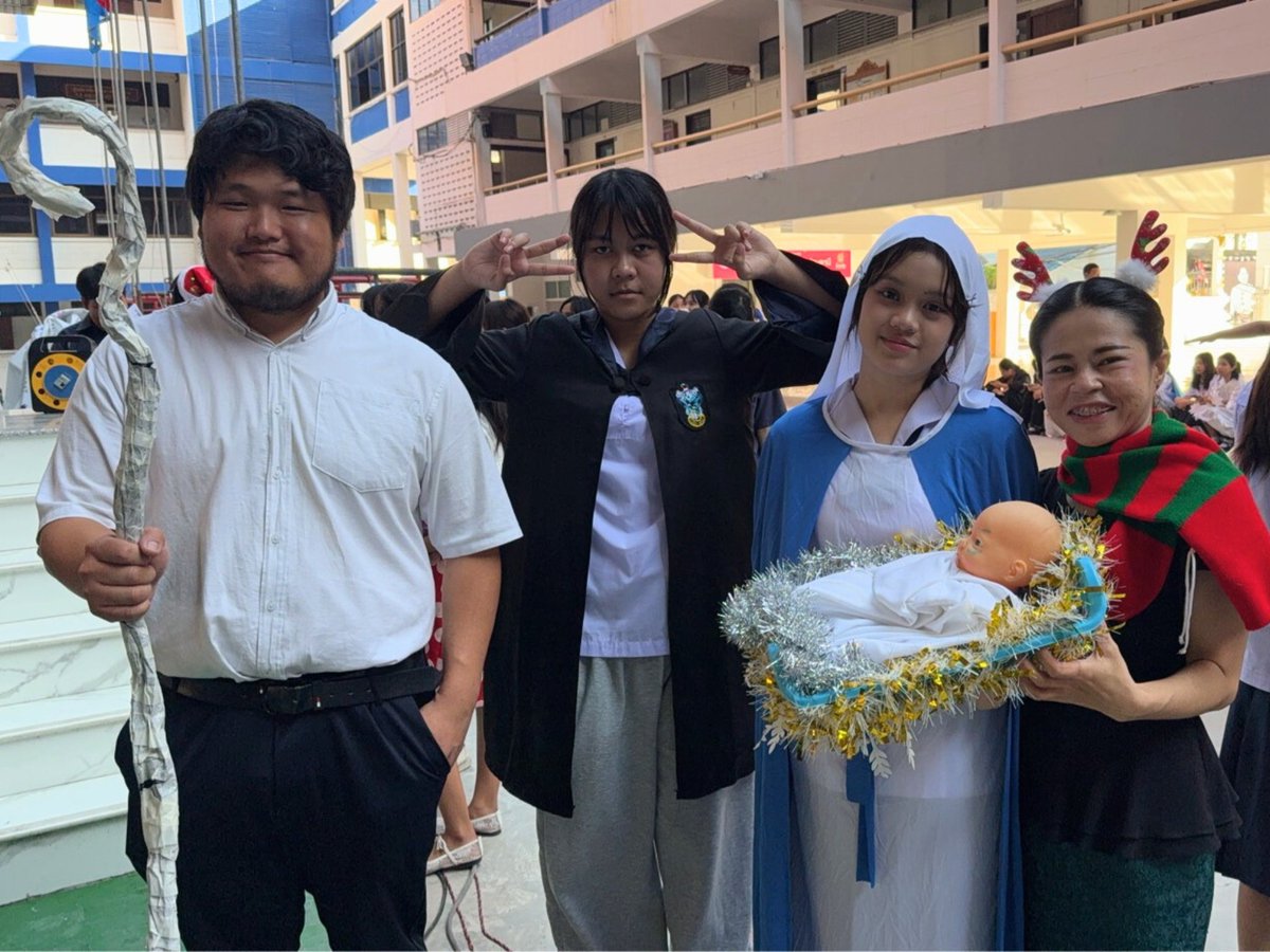 BFITSThailand's tweet image. Christmas came early at one of our partner schools 🚀 Through the KBP BFITS Program, students, teachers, and staff came together—parades, smiles &amp;amp; a shared “we’re in this together” spirit. More holiday moments coming soon.

#KBP #BFITSProgram #ShineWithBFITS #TeachInThailand 🇹🇭