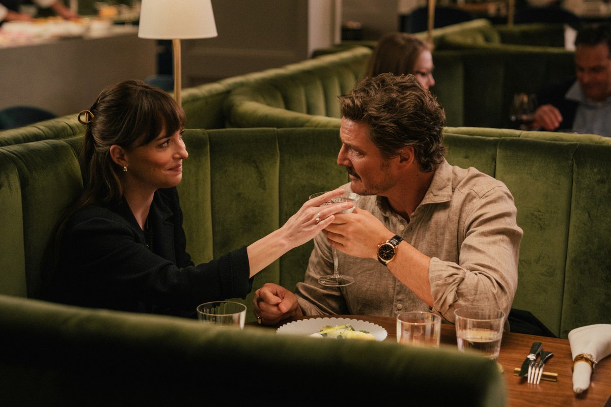 cinemaadhoc's tweet photo. #Materialistas propone una cerebral deconstrucción de la comedia romántica desde una posición crítica con la capitalización romántica de nuestra realidad contemporánea.

Crítica completa por @Amedda en     https://t.co/VYvG5htN96 https://t.co/r87FH30icT