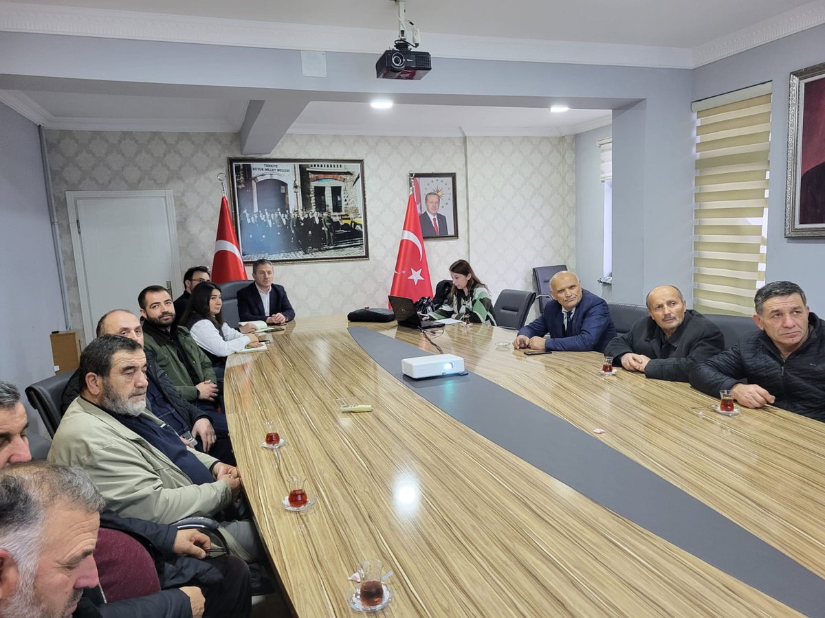 Sivil toplum kuruluşlarıyla bir araya gelmeye devam ediyoruz
Bu kapsamda, Çamaş ilçemizde faaliyette bulunan dernek yöneticilerimize dernekler mevzuatı kapsamında eğitim düzenlenerek katılımcılara uygulamada karşılaştıkları sorunlarla ilgili geniş kapsamlı bilgilendirme sağlandı