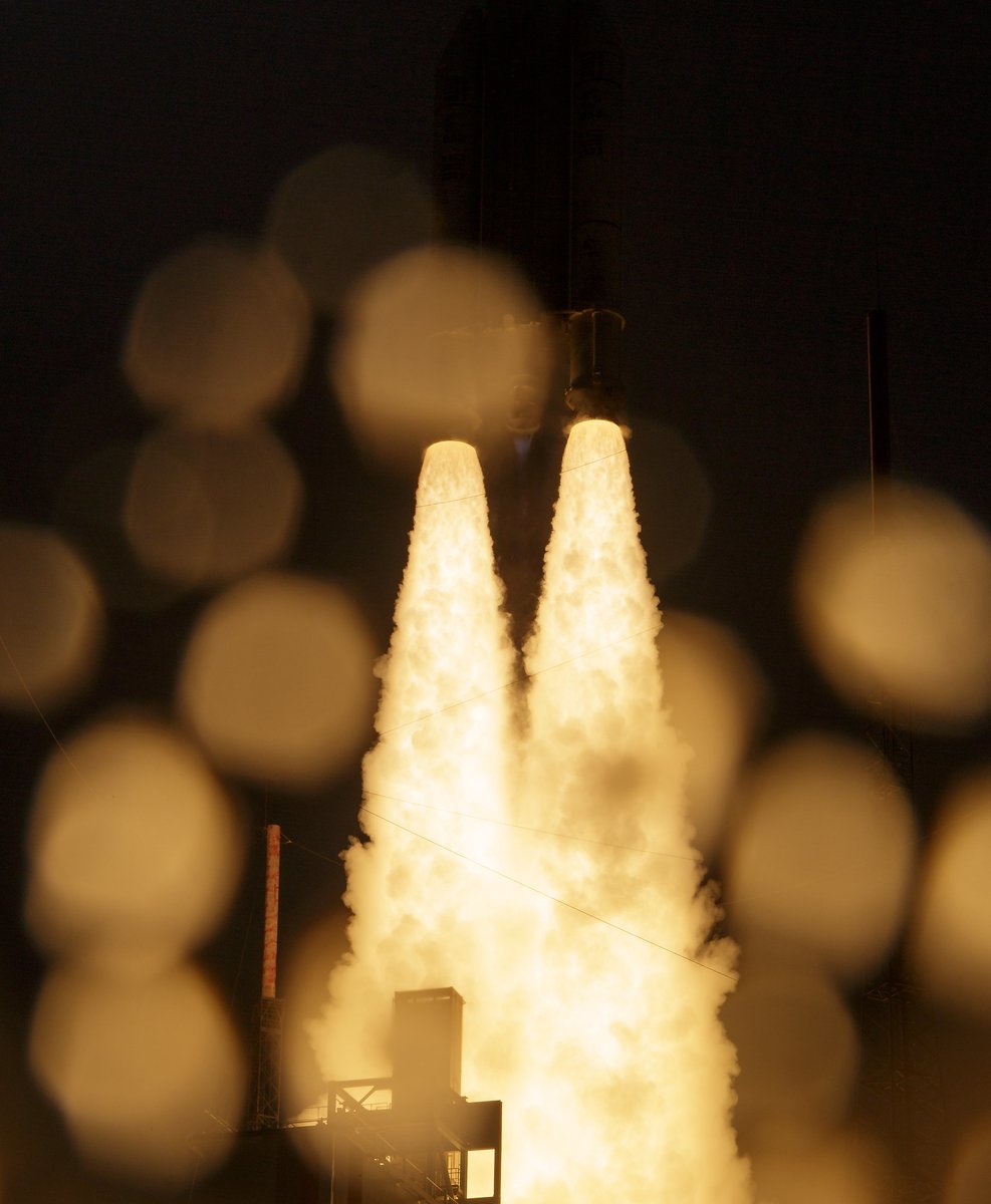 AstronomyNow's tweet image. Blast off into the holiday season! 🚀 On the final day of our #AstroAdvent, we light these #Christmas candles in the form of the #Webb rocket launch - celebrating its 4th anniversary tomorrow! 🕯️

🔗sbee.link/79ghfkabj3 
Credit: NASA/Bill Ingalls