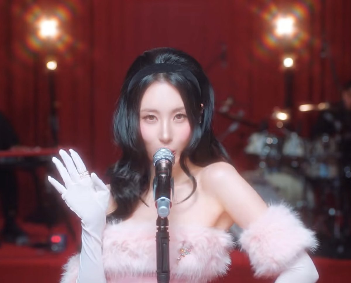 #최고의크리스마스선물 😻😻😻
#우리만의산타 🫳🏻🫳🏻💗

요 헤메코 미니스커트 너무너무너무 좋습니다만 ~~ ♡ ♡ ♡