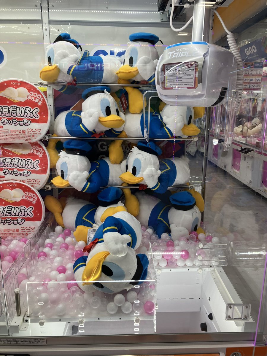 景品情報】 ドナルドダック ほおづえ V-BIGぬいぐるみ が登場！ 皆様の