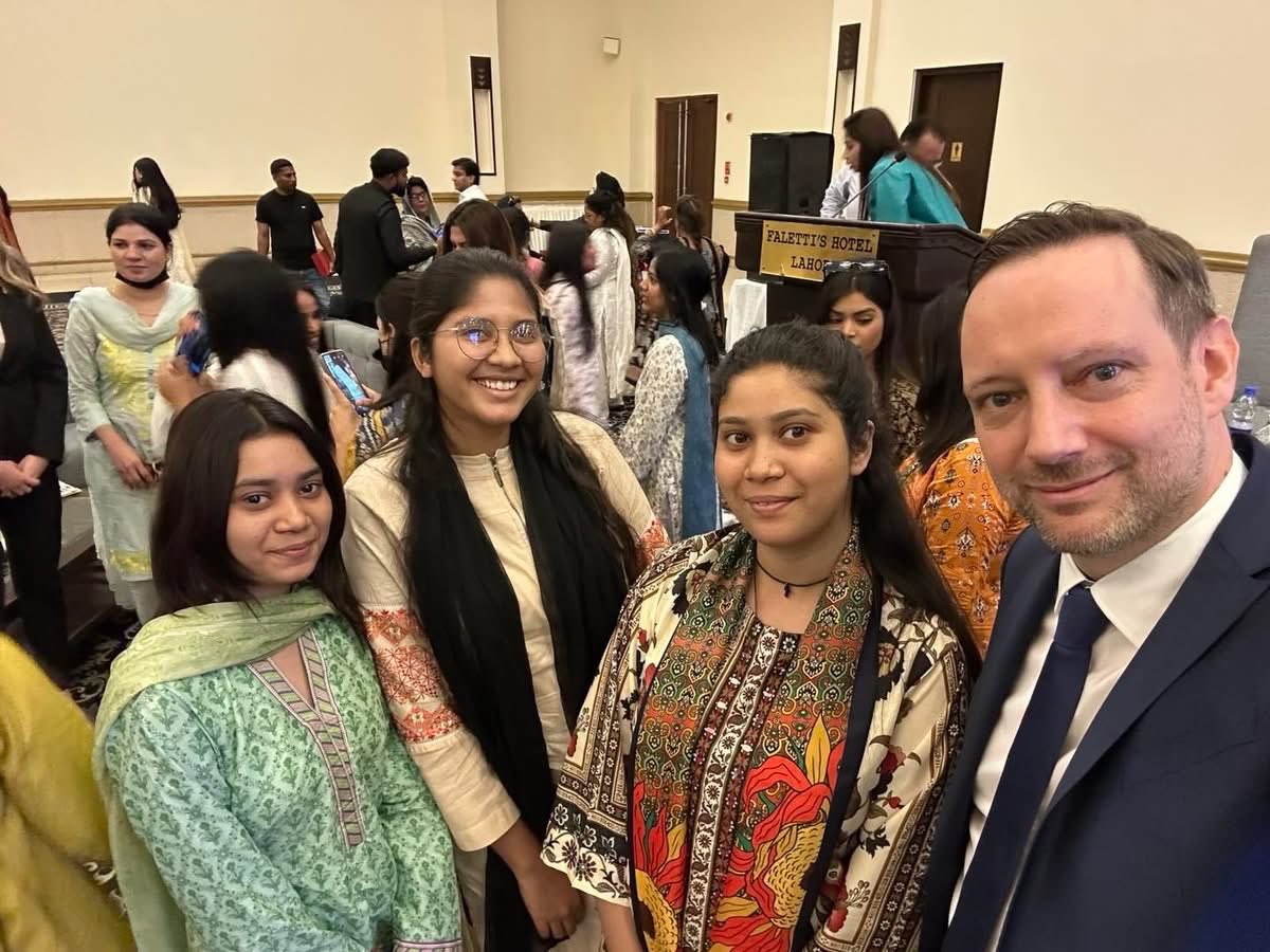 Tristan Azbej ن tweet media