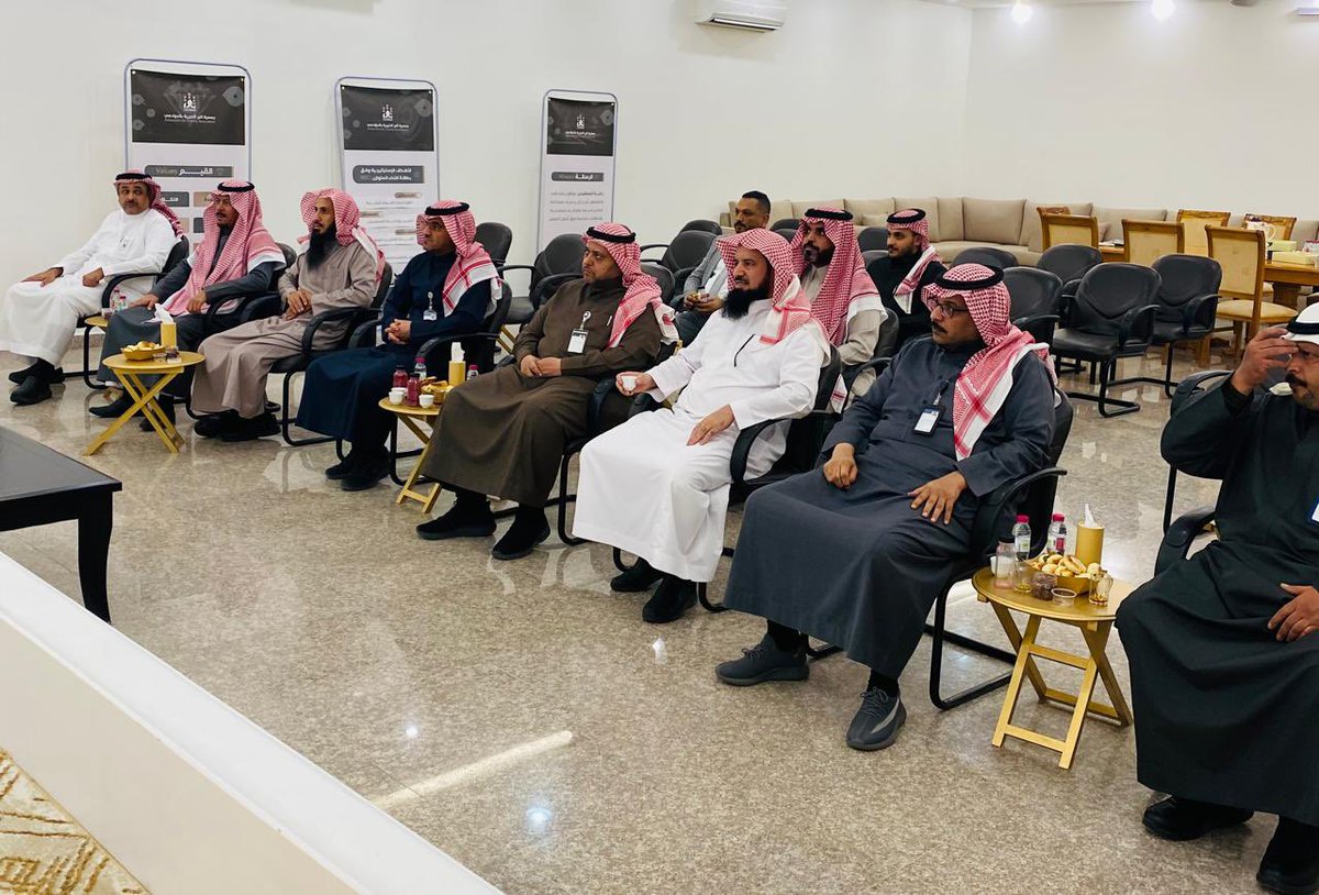 ThiqahNPO's tweet photo. استقبلت جمعية البر الخيرية بـ #الدوادمي (#ثقة) منسوبي مركز التنمية الاجتماعية بالمحافظة، يتقدمهم سعادة مدير المركز الأستاذ هجاج بن مقذل العتيبي، حيث جرى استعراض مشاريع الجمعية لعام 2026 والمبادرات النوعية للعام القادم.

🔗 التفاصيل:
https://t.co/LVSGi90ky3

#جمعية_ثقة #الدوادمي

#بالثقة_نحقق_الأثر