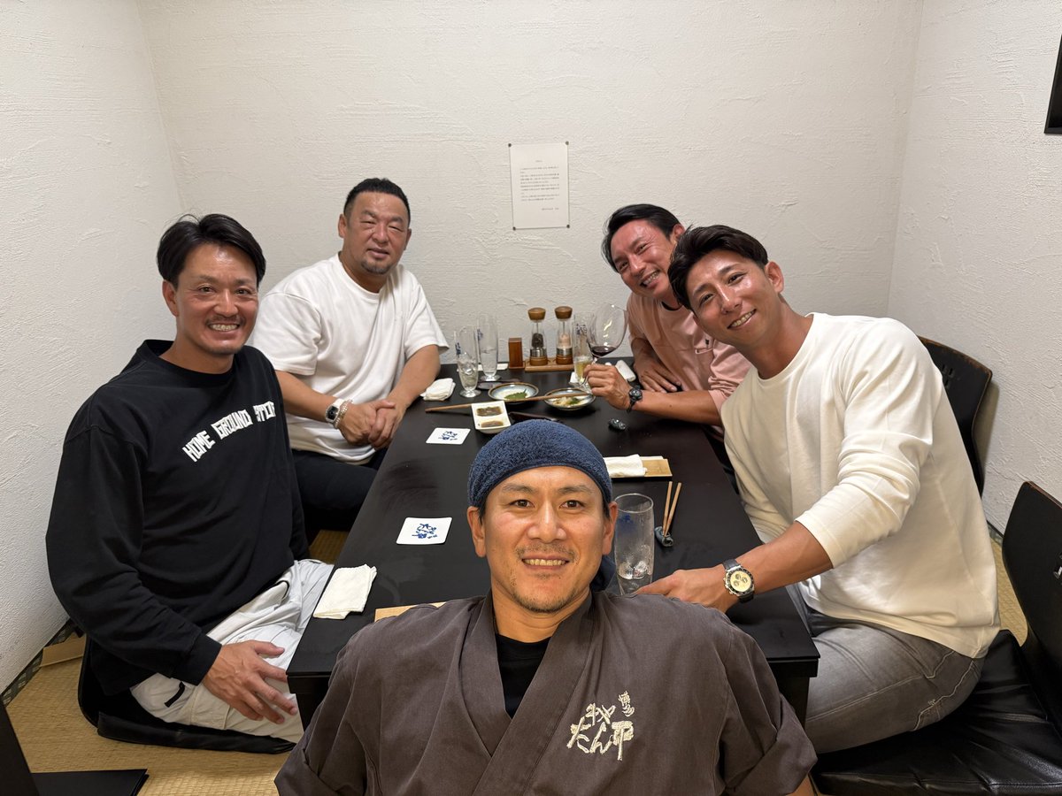 shuhei_37's tweet photo. 毎年恒例！
皆それぞれの場所で野球に携わっていて、野球談義が尽きませんでした😁 https://t.co/NZQtLqat2y