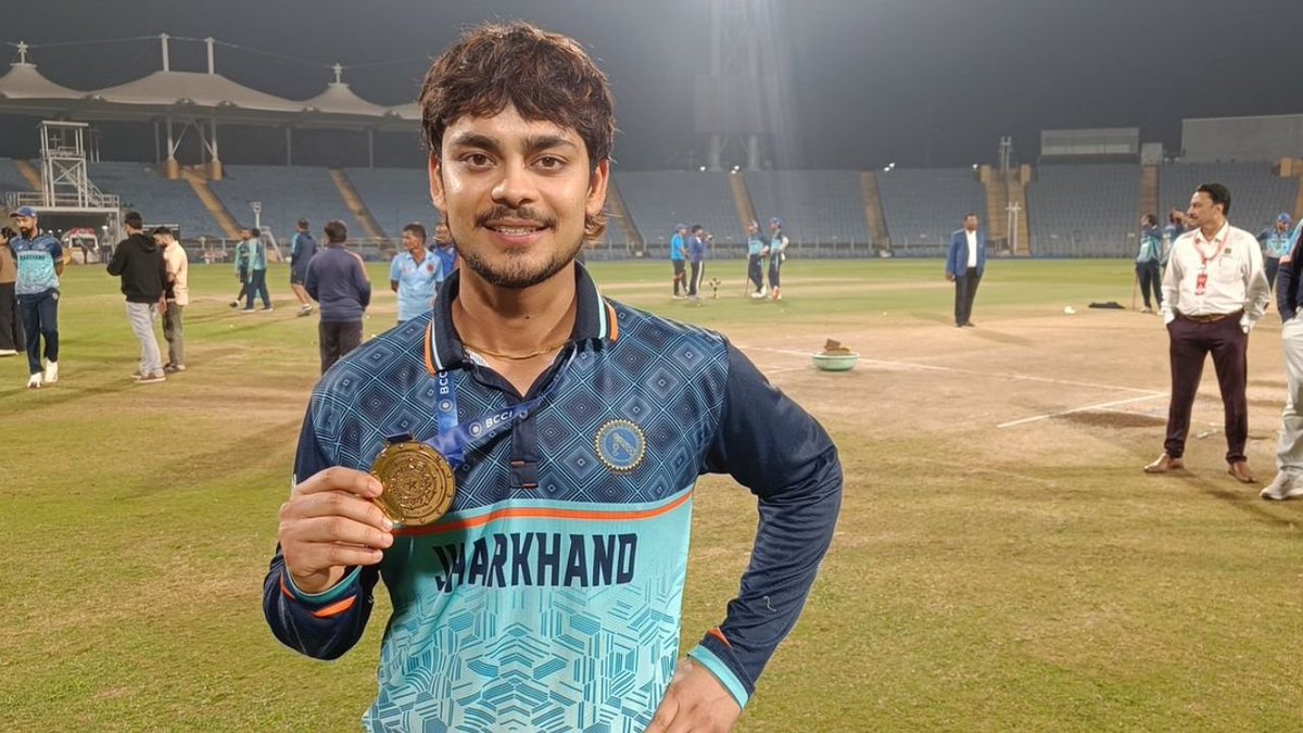 सबसे तेज़ लिस्ट-ए शतक:

🇦🇺 29 गेंदें - जेक फ्रेजर-मैकगर्क बनाम तस्मानिया, 2023
🇿🇦 31 गेंदें - एबी डिविलियर्स बनाम WI, 2015
🇮🇳 32 गेंदें - साकिबुल गनी बनाम अरुणाचल, 2025
🇮🇳 33 गेंदें - ईशान किशन बनाम कर्नाटक, 2025
🇮🇳 35 गेंदें - अनमोलप्रीत बनाम अरुणाचल, 2024
🇳🇿 36 गेंदें - कोरी