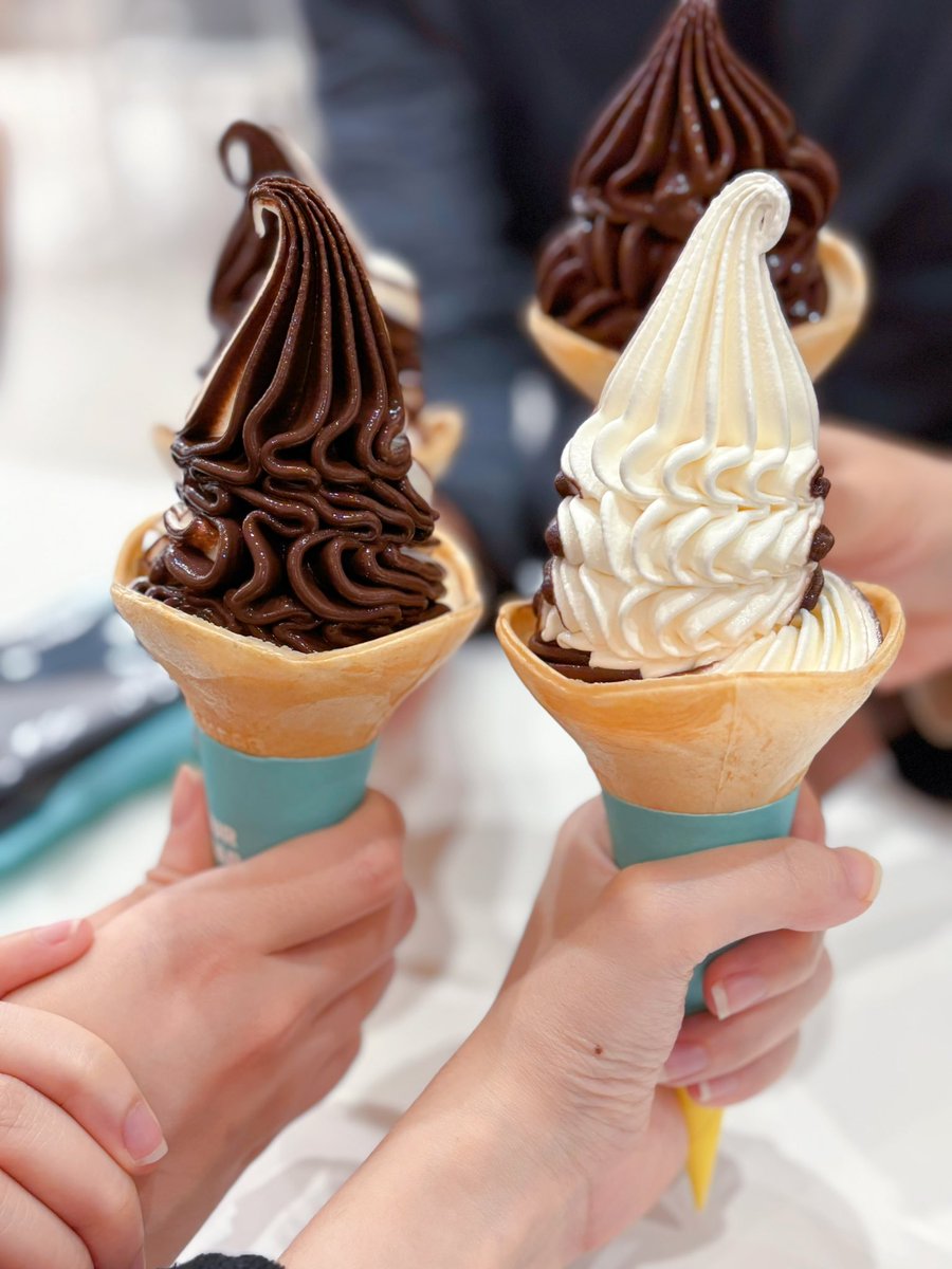 오늘 들어가서 친추 드릴게용☺️☺️☺️
오늘 크리스마스 이브라서 가족끼리 식사 했어요 밤에도 크리스마스 파티 하는데 히히 오늘은 메이플 쉬는 날이에요 밥은 냉면 먹었다요