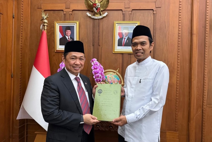 gelorabali's tweet image. Wamenlu sekaligus Ketua Umum Partai Gelora menerima kunjungan Ustadz Abdul Somad, Ustadz Zaitun Rasmin beserta rombongan.

#inidiplomasi #kemlu #kemenlu #kabinetmerahputih #anismatta