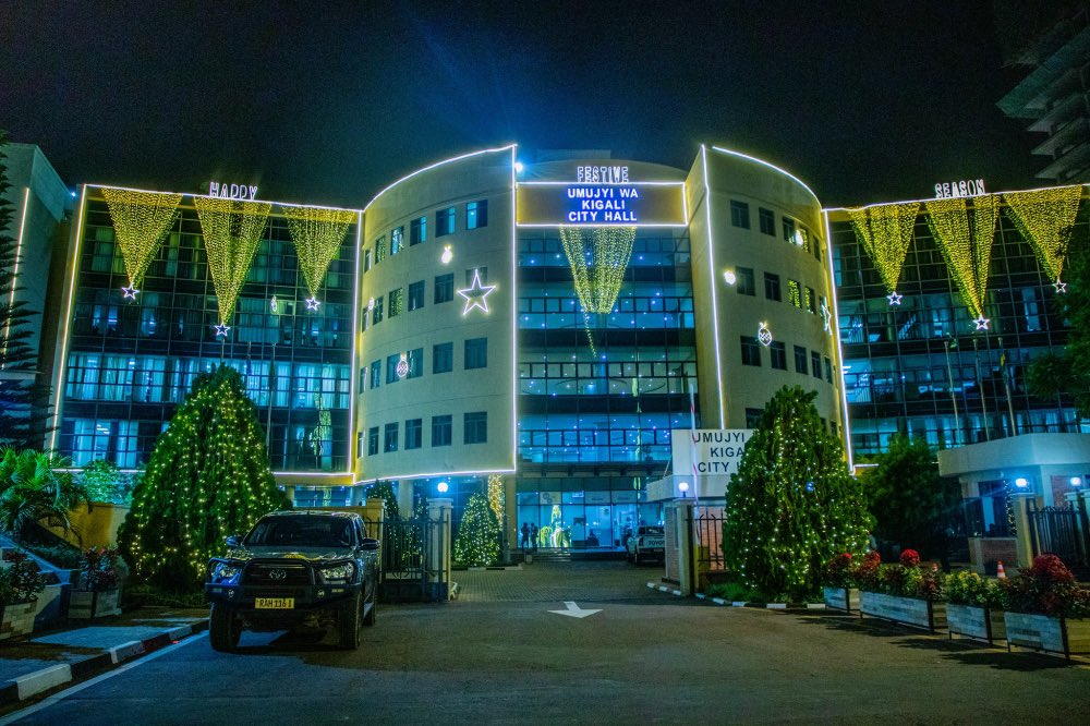 IN PICTURES: How festive lights illuminate Kigali’s streets and public spaces

newtimes.co.rw/article/32173/…