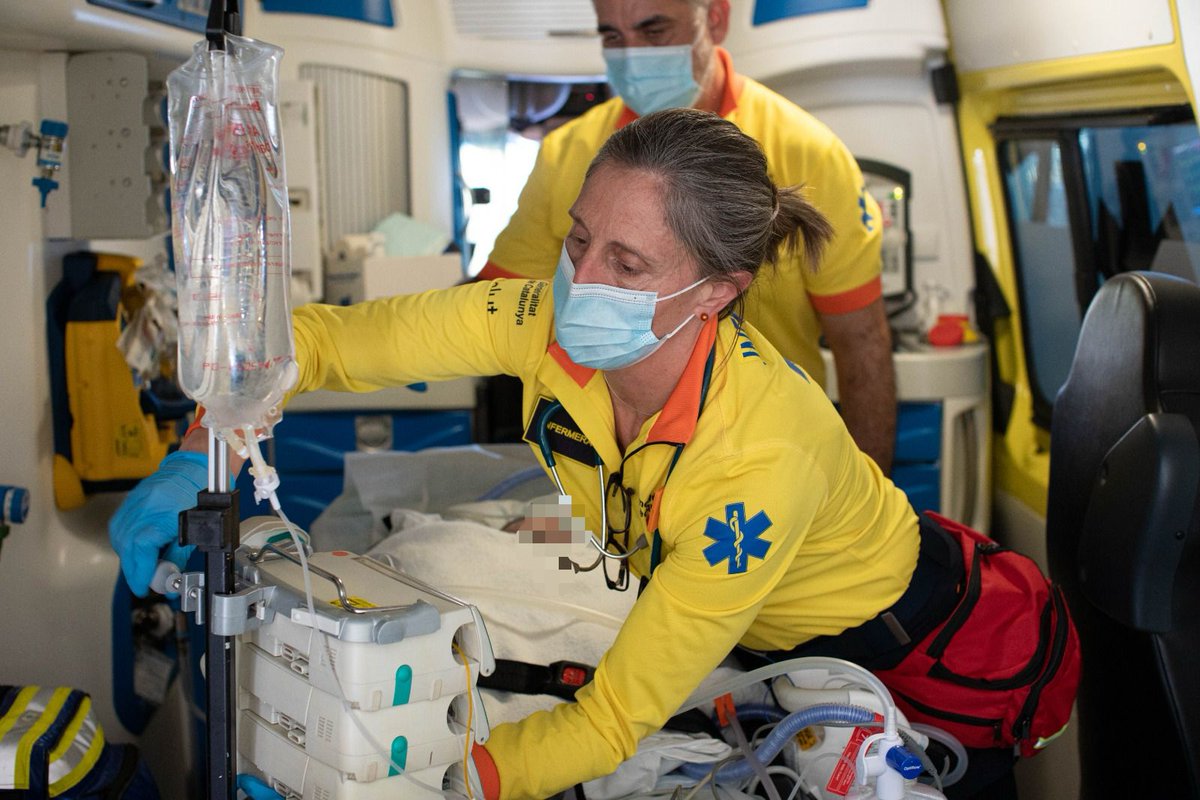 semgencat's tweet photo. ➡️ Els Equips d'Atenció al Pacient Crític d'Alta Complexitat permeten assegurar l'equitat en l'accés a un centre d'alta tecnologia sanitària i amb professionals ultraespecialitzats/des.

Fes clic a l'enllaç per conèixer tots els detalls 👉 https://t.co/CLvyenndus https://t.co/jFcEjuvYje