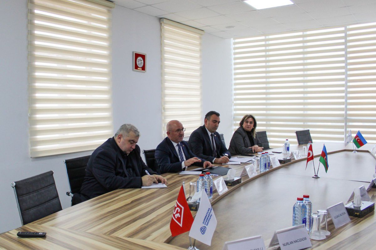 m_samisahin's tweet photo. 🇹🇷🤝🇦🇿

Azerbaycan Standartlaştırma Enstitüsü (AZSTAND)’a gerçekleştirdiğim ziyaret kapsamında; Türkiye ile Azerbaycan arasında standardizasyon ve uygunluk değerlendirme alanlarında yürütülen iş birliğinin daha kurumsal, sürdürülebilir ve sonuç odaklı bir yapıya kavuşturulmasına yönelik görüşmeler gerçekleştirdik.

Kalite altyapısının; ticaretin, yatırımın ve sürdürülebilir kalkınmanın temel unsurlarından biri olduğuna inanıyor, bu alandaki iş birliğimizi güçlendirmeyi kararlılıkla sürdürüyoruz.