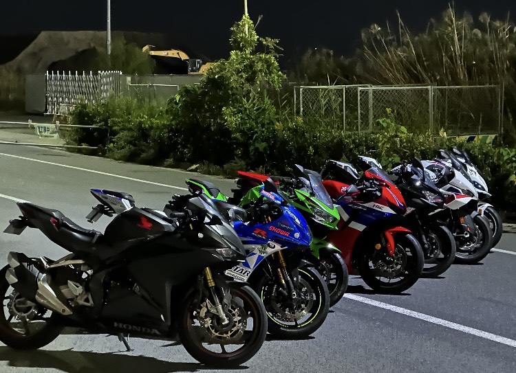 nijitokane's tweet photo. 寒いからこそバイクに乗っているんですよ。
#冬のバイク #夜のライド #寒い夜 #バイクライフ #冬の風景 https://t.co/oJIrwYjIsI