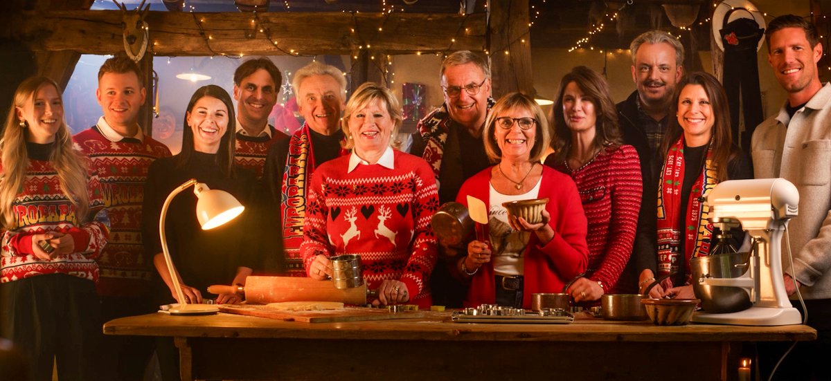 ThomasMack_EP's tweet photo. Meine Familie und ich wünschen euch frohe Weihnachten und schöne ruhige Tage im Kreise eurere Liebsten! 🎄
Unser traditioneller Weihnachtsgruß, jetzt auf #VEEJOY 👉 https://t.co/fymQCqeN8R https://t.co/6THootCPe9