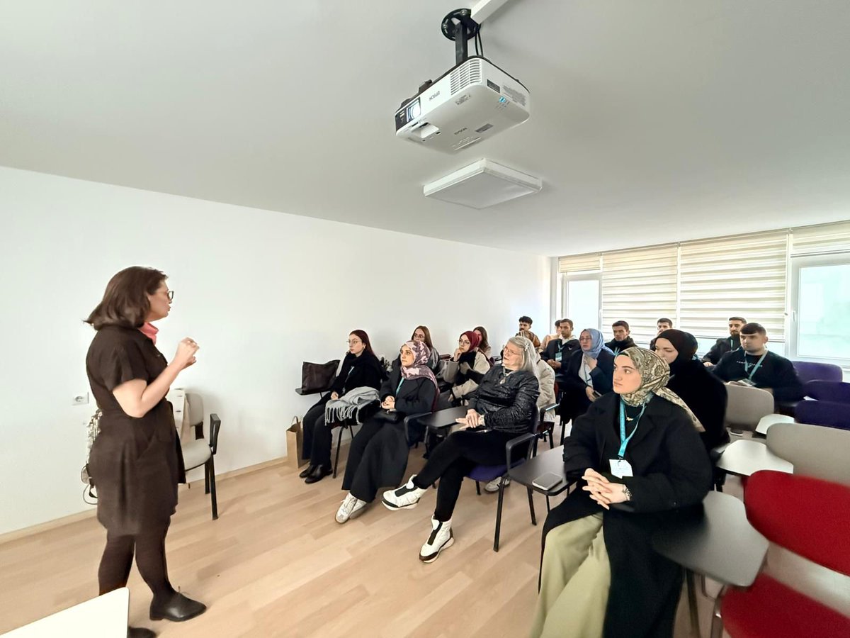 Bölümümüz hocalarından Doç. Dr. Sema Demir, UNİDES Projesi kapsamında üniversitemizi ziyaret eden RTEÜ öğrencilerine müze çalışmaları hakkında bir sunum yaptı:
tdeb.asbu.edu.tr/tr/haber/doc-d…