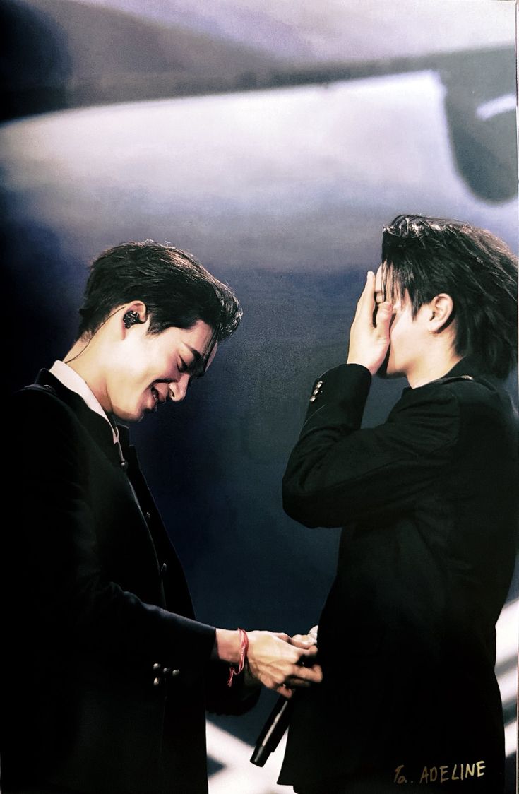 WHO HID THIS FROM MEE😭