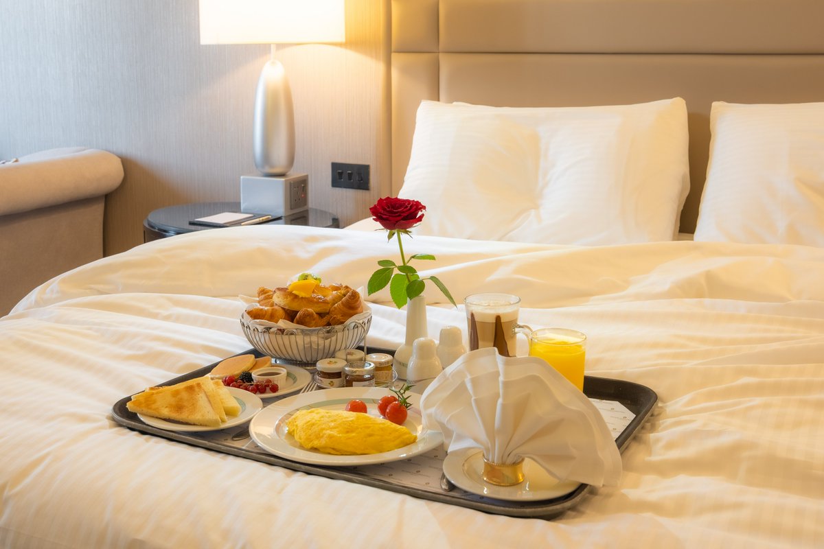 InterJed's tweet image. The most beautiful mornings start in calm. At InterContinental Jeddah, in-room breakfast lets you savour comfort and your own time.

أجمل الصباحات هي تلك التي تبدأها بهدوء
في انتركونتيننتال جدة فطور داخل الغرفة، بتجربة تلائم راحتك ووقتك الخاص

#انتركونتيننتال_جدة…