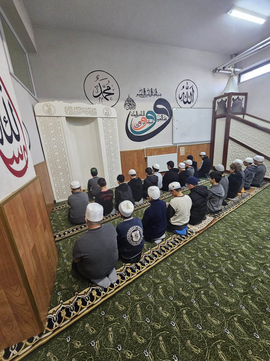 CorluHatip's tweet photo. ÖĞRENCİLERİMİZ GÖZÜMÜZÜN NURU NAMAZ İBADETİNİ UYGULAMALI OLARAK ÖĞRENİYORLAR https://t.co/flsCaWkyLC