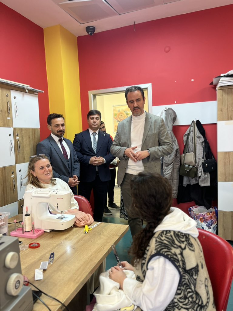 Gençlik Hizmetleri Genel Müdür Yardımcısı Sayın Mehmet Tayyip Kahyaoğlu Gençlik Merkezimizi ziyaret etti.