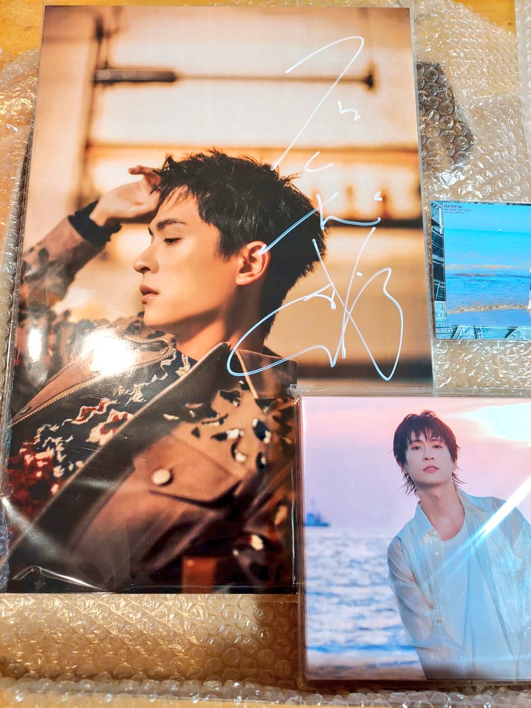 本日、石知田くんのカレンダー届いて、ずいぶん大きいなーって思い