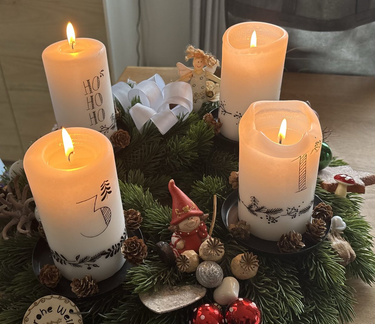 fcbmike1900's tweet photo. #Friedliche und frohe #Weihnachten 🎄🎁 Euch ALLEN!
Denkt auch mal a die Menschen, die FÜR UNS IM EINSATZ SIND!
#Krankenschwestern #Pfleger #Ärzte #THW #Polizei und #Soldaten!
#MilTwitter #FCBayern #FCBayernFamilie🫶🏼❤️🤍 https://t.co/ptLgYvfNEv