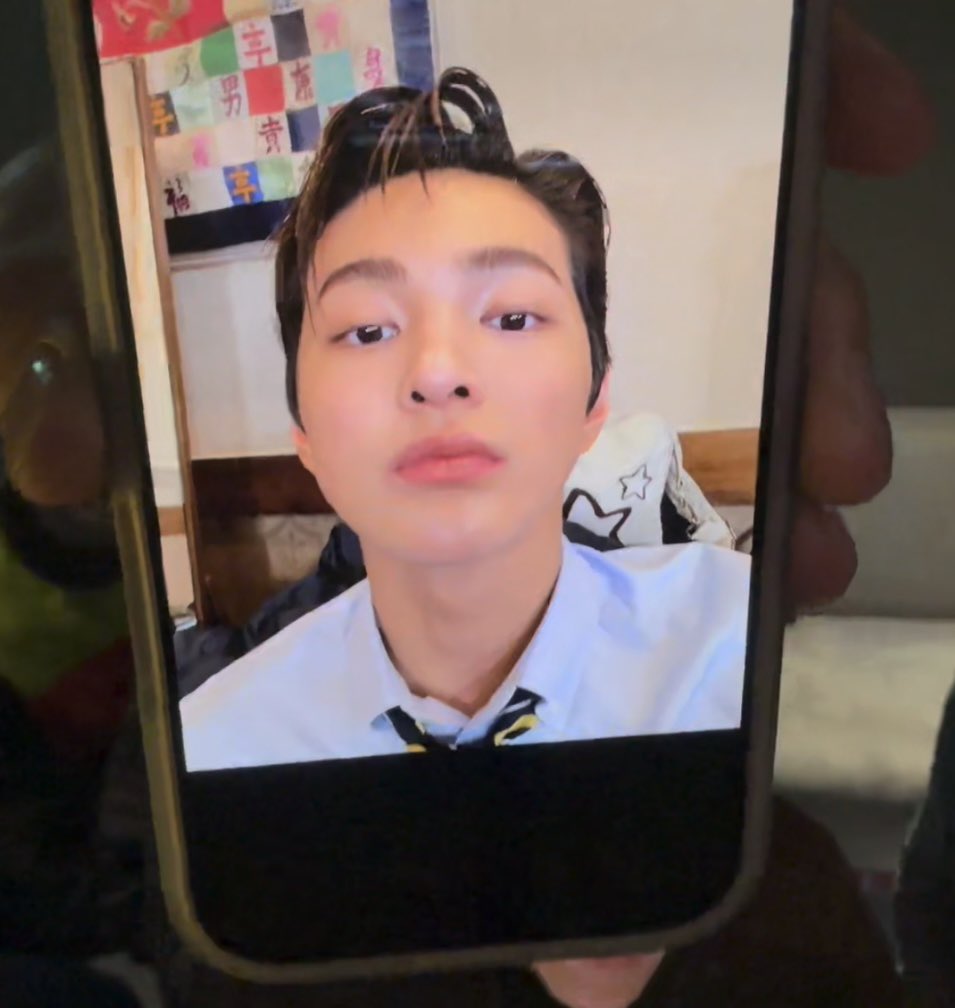 fileskeonho's tweet image. DROP THE SELCA OMG #KEONHO