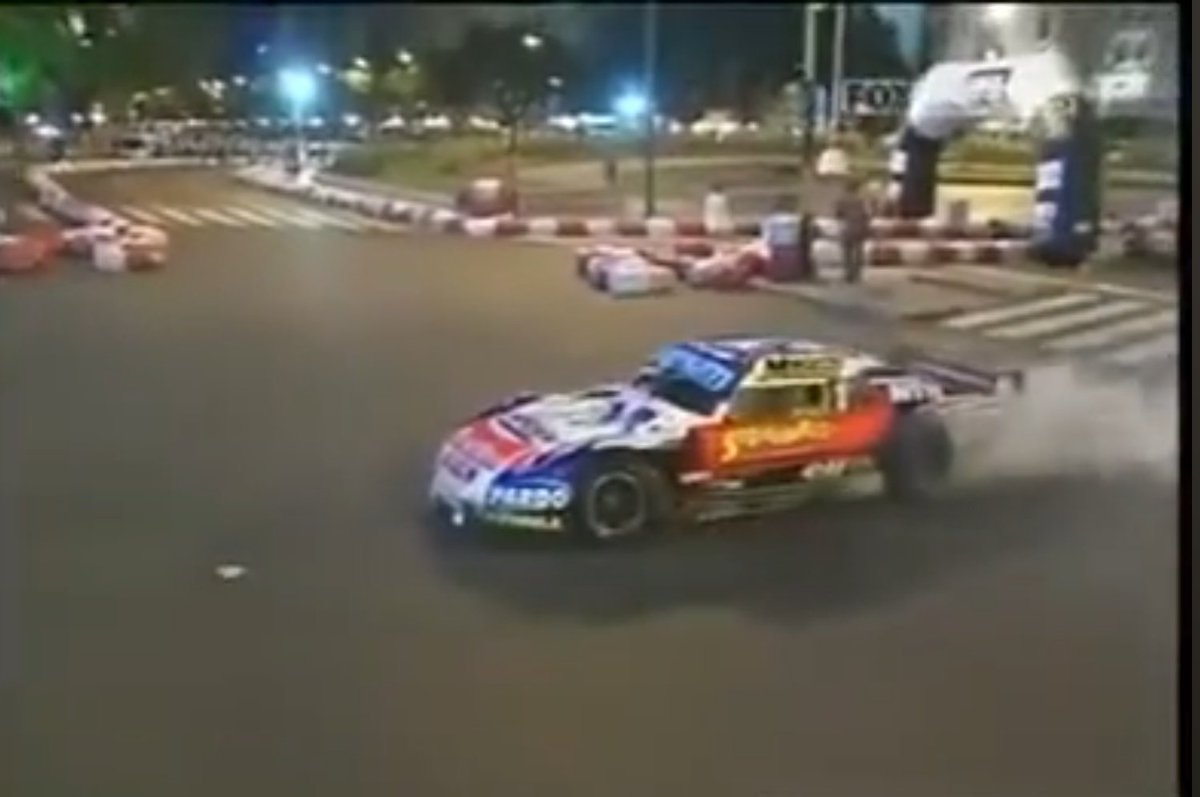 Ustedes son muy jóvenes pero antes a fin de año se realizaba el "Master de pilotos" donde los mejores pilotos corrian en karting y habia exhibiciónes de los autos campeones