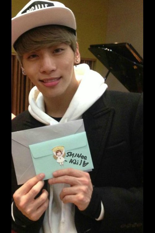 dailybluenight's tweet photo. 141225 (@/shinee_nail): jonghyun looks pretty today. https://t.co/xtjtim77mj